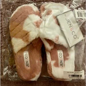 Jen&Co pink cow print slippers small(5-6)